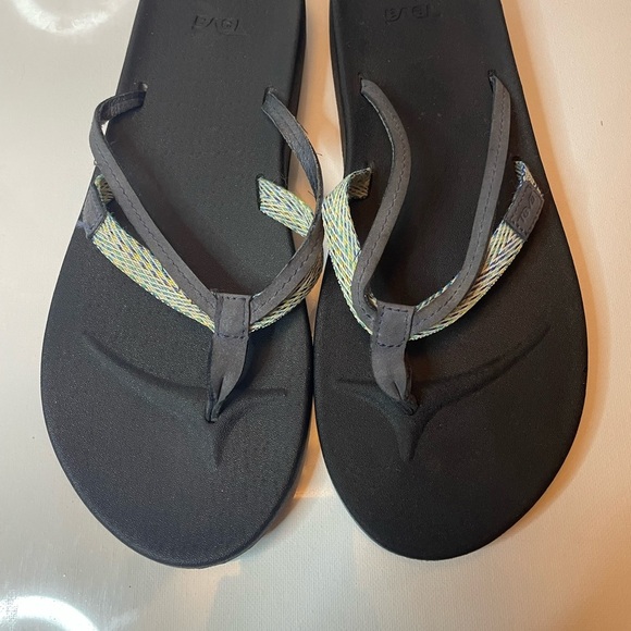 Teva Black Sandals with Green Highlights size 9 women’s EUC - Picture 2 of 6